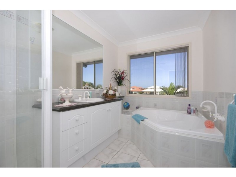 31 Bowsprit Cr, Banksia Beach QLD 4507