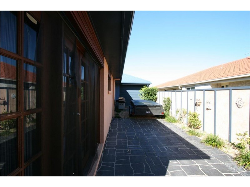 20 Corrimal Place, Sandstone Point QLD 4511