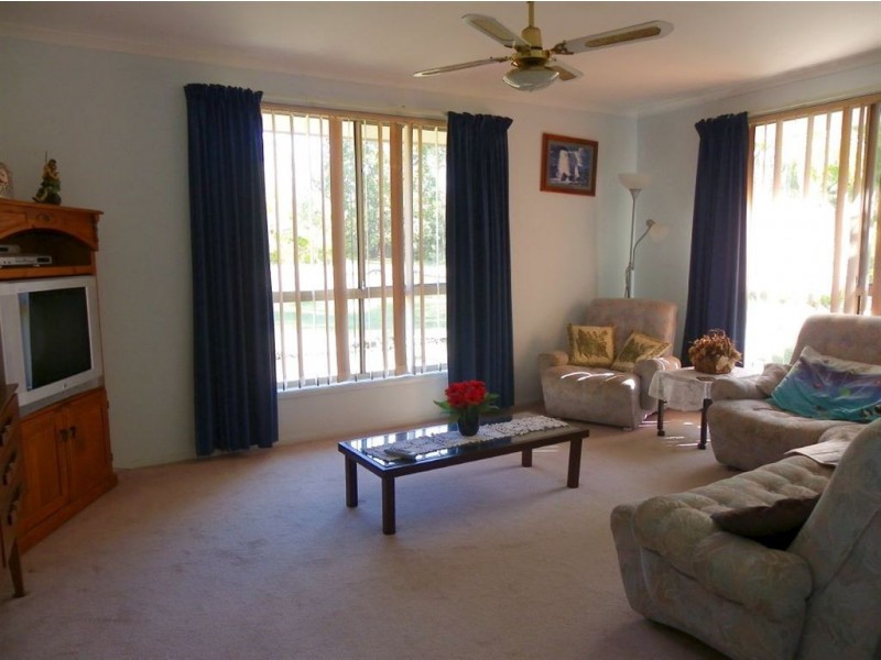 9 Bernborough Way, Ningi QLD 4511