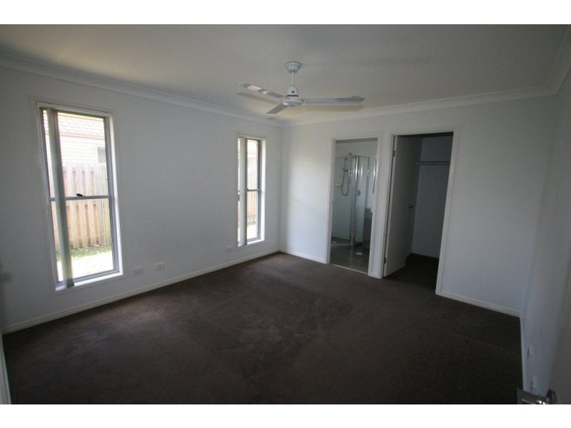 52 Sandheath Place, Ningi QLD 4511