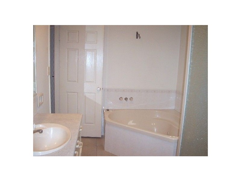 2/13 Pentas, Bongaree QLD 4507