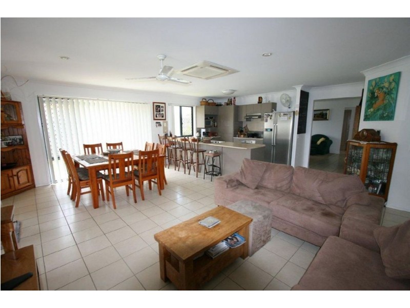 7 Amity Court, Sandstone Point QLD 4511