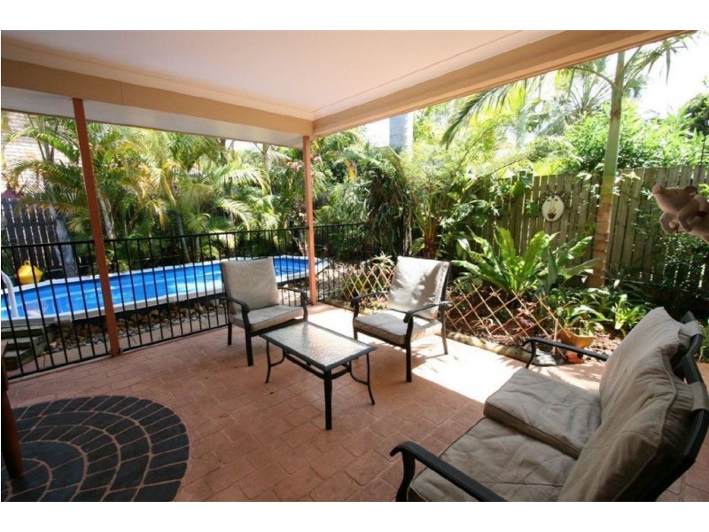 6 Bayswater Court, Sandstone Point QLD 4511