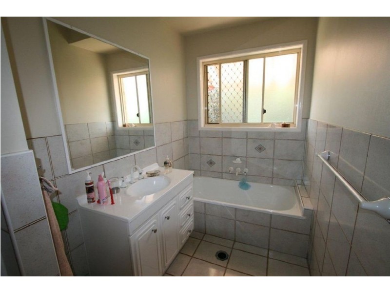 6 Bayswater Court, Sandstone Point QLD 4511