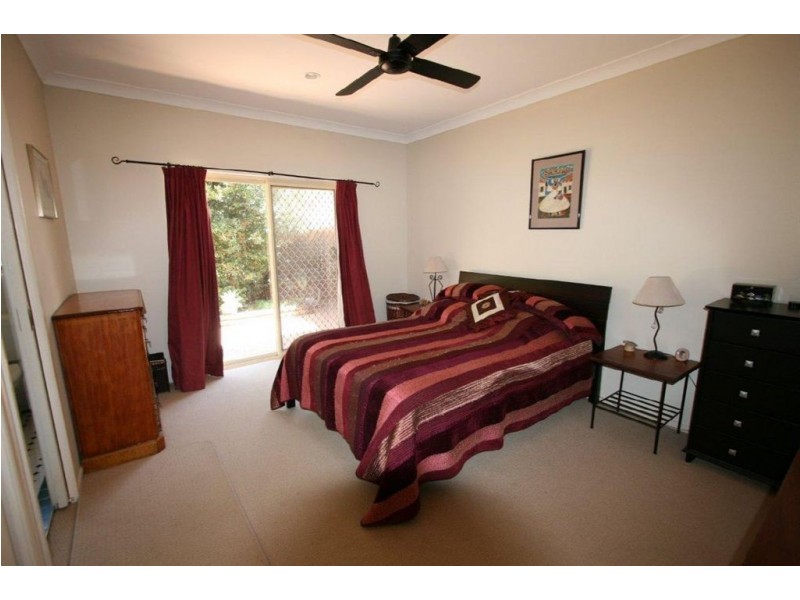 6 Bayswater Court, Sandstone Point QLD 4511