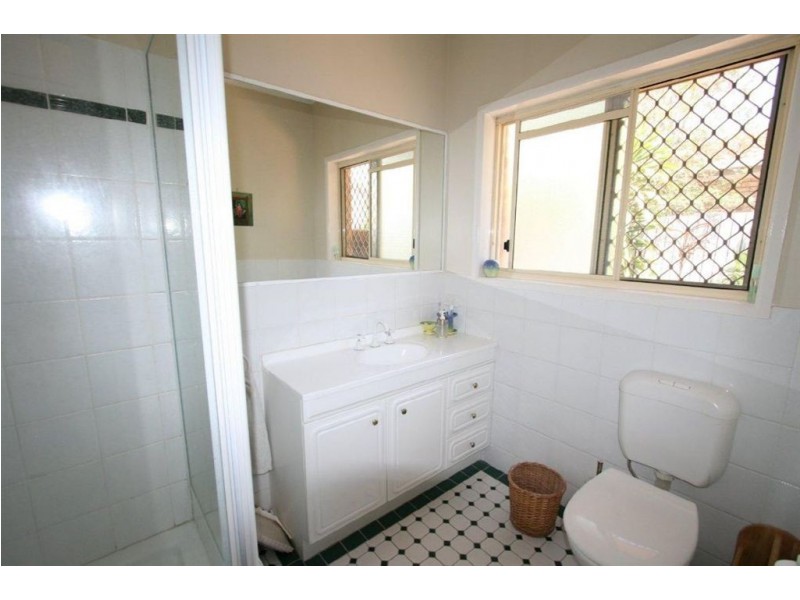 6 Bayswater Court, Sandstone Point QLD 4511