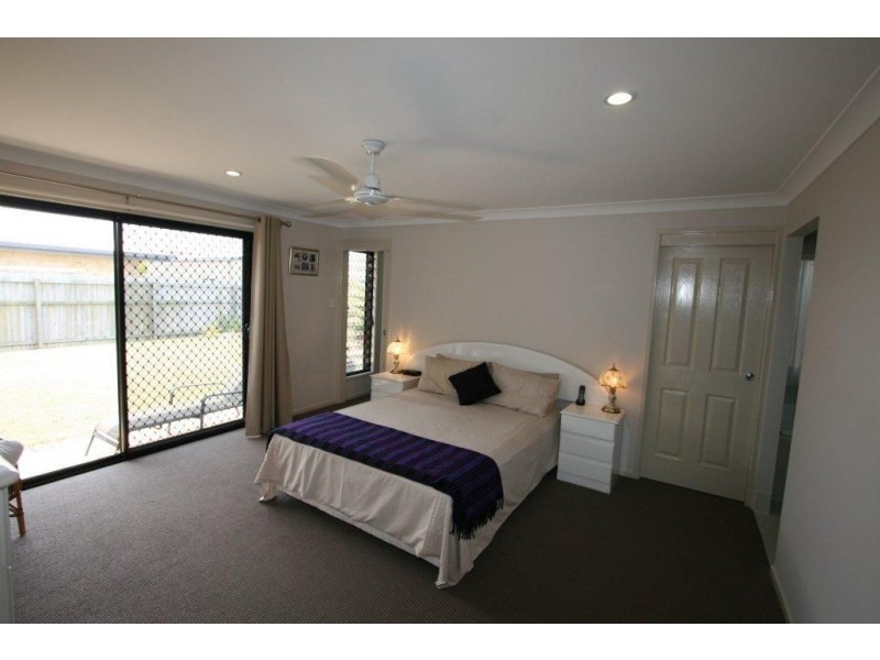 128 Carpenter Way, Sandstone Point QLD 4511