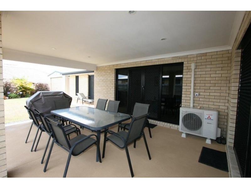 128 Carpenter Way, Sandstone Point QLD 4511