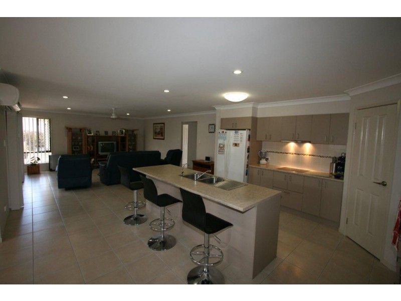 128 Carpenter Way, Sandstone Point QLD 4511