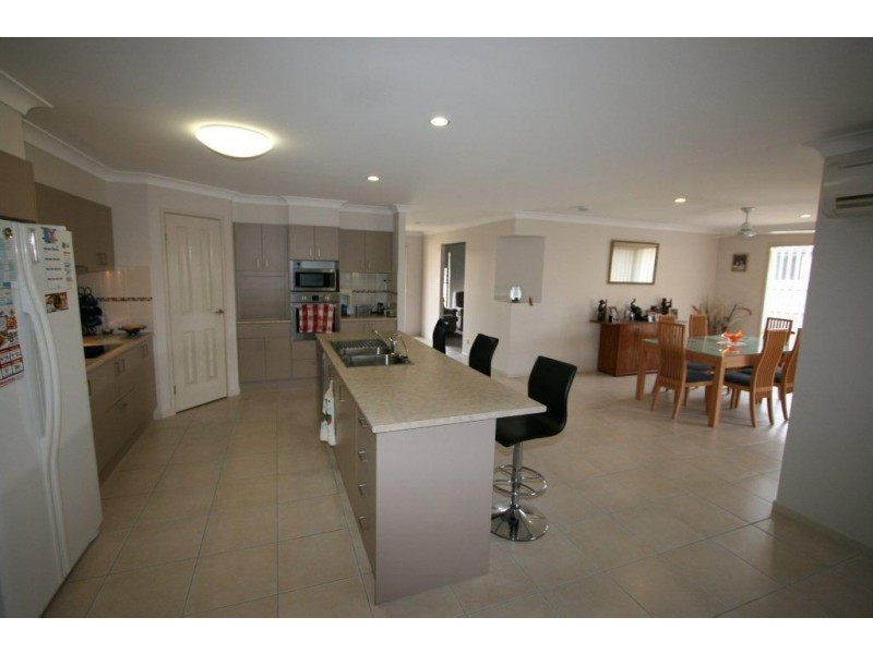 128 Carpenter Way, Sandstone Point QLD 4511