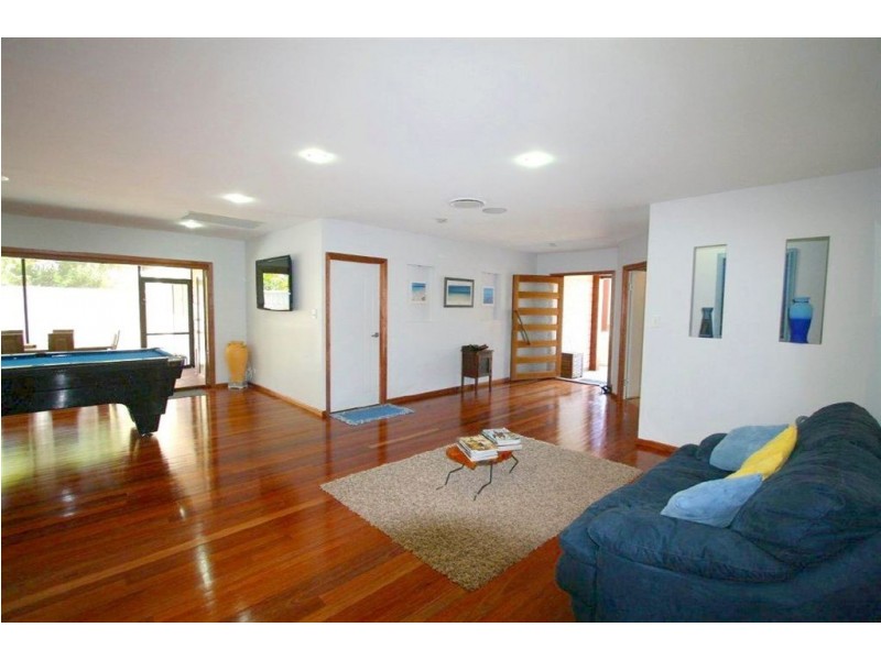 1 Marlin Court, Banksia Beach QLD 4507