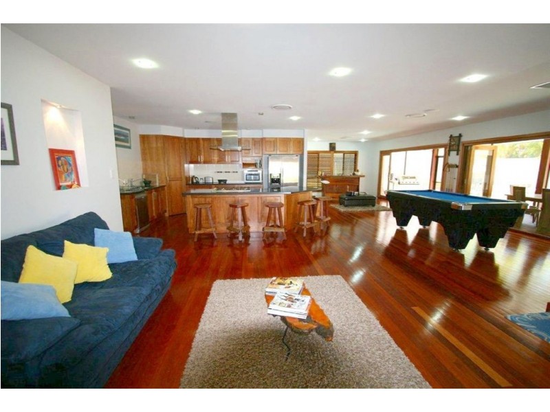 1 Marlin Court, Banksia Beach QLD 4507