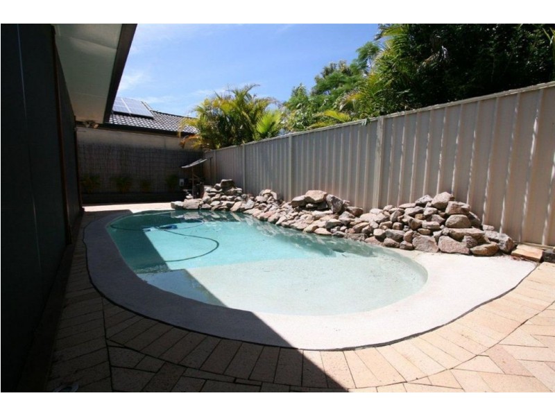 1 Marlin Court, Banksia Beach QLD 4507