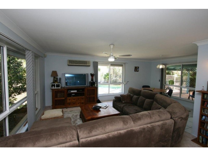 33 Port Dr, Banksia Beach QLD 4507