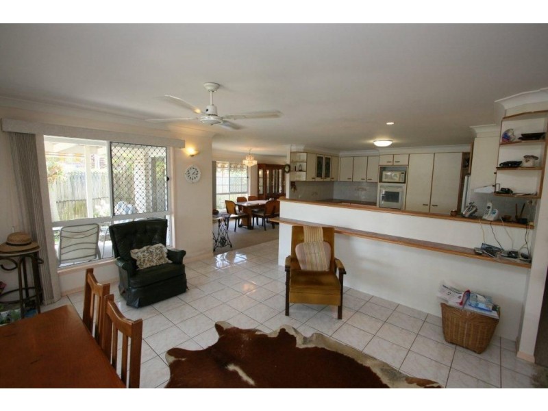 5 Tasman Court, Banksia Beach QLD 4507