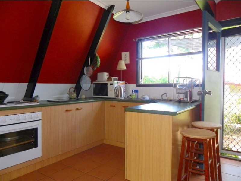 21 Hazel Ave, Banksia Beach QLD 4507