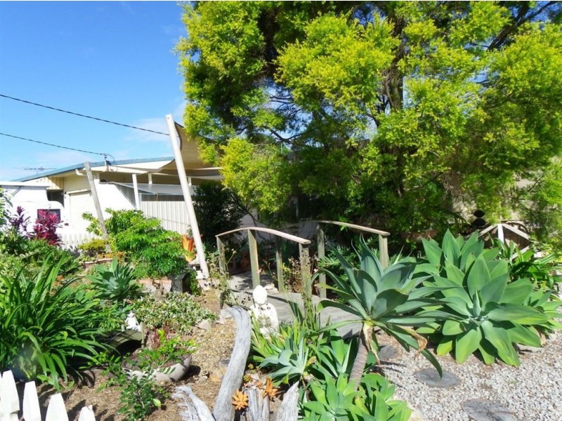 14 Paradise Pde, Bongaree QLD 4507