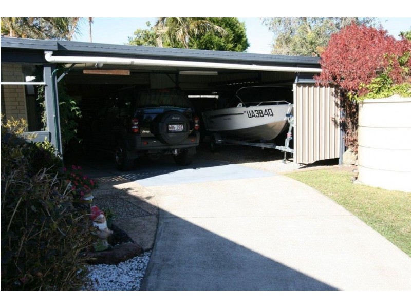 1/8 Dianthus Ave, Banksia Beach QLD 4507