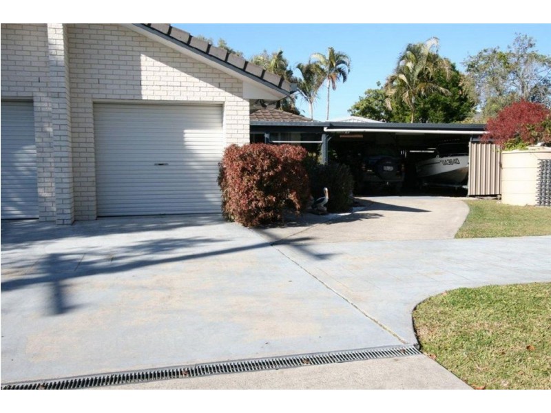 1/8 Dianthus Ave, Banksia Beach QLD 4507