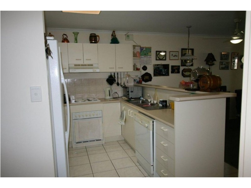 1/8 Dianthus Ave, Banksia Beach QLD 4507