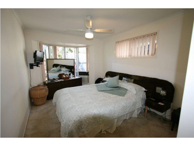 1/8 Dianthus Ave, Banksia Beach QLD 4507