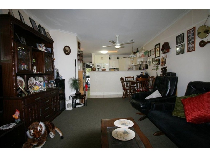 1/8 Dianthus Ave, Banksia Beach QLD 4507