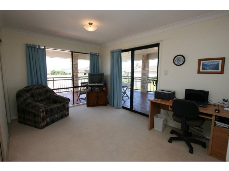 22 Seaforth Street, Sandstone Point QLD 4511