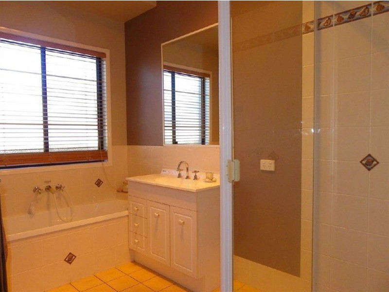 4 Yardarm Ct, Banksia Beach QLD 4507