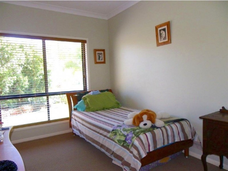 4 Yardarm Ct, Banksia Beach QLD 4507