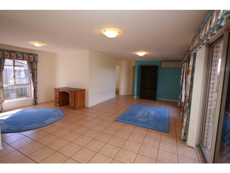 90 Carpenter Way, Sandstone Point QLD 4511