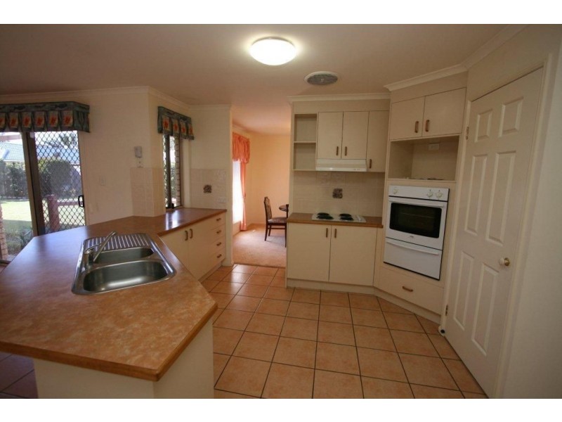 90 Carpenter Way, Sandstone Point QLD 4511