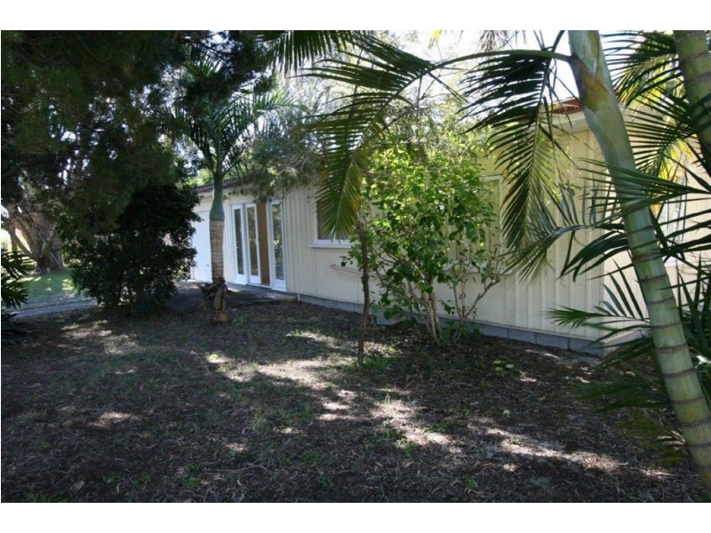 2 Kingfisher Drive, Bongaree QLD 4507