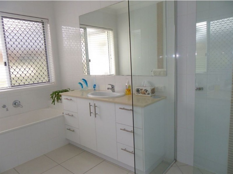 2 Honeybee Place, Ningi QLD 4511