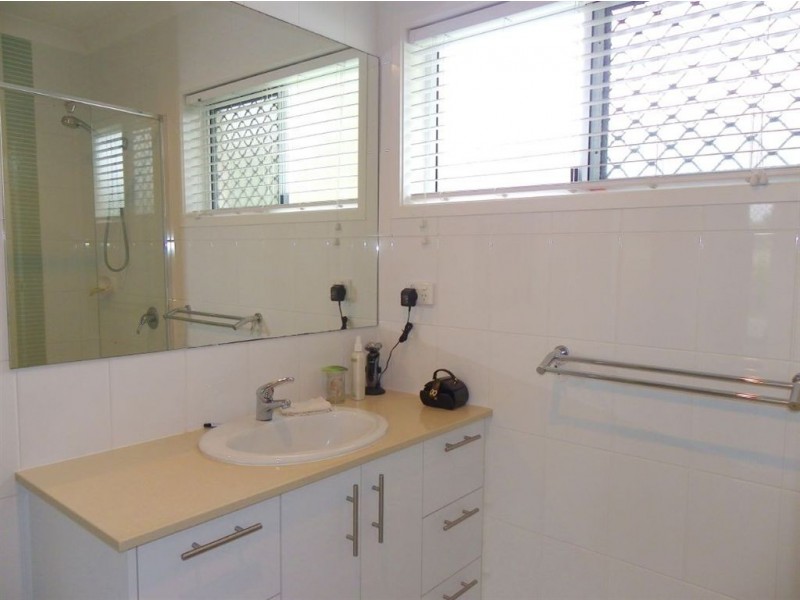 2 Honeybee Place, Ningi QLD 4511