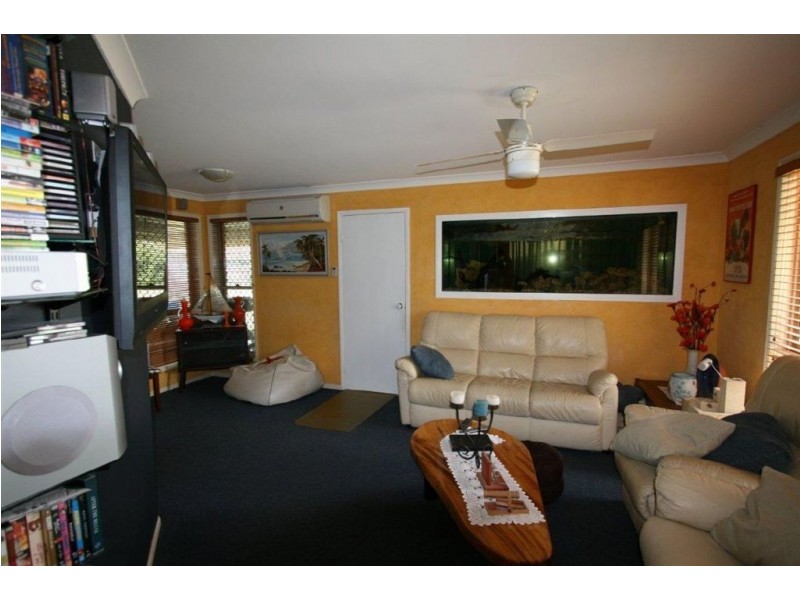 7 Tuna Court, Sandstone Point QLD 4511