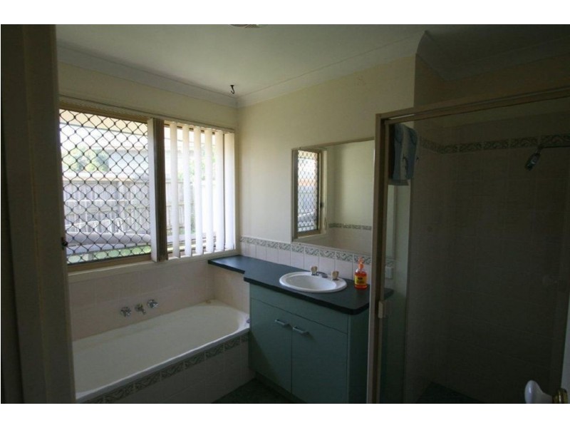 7 Tuna Court, Sandstone Point QLD 4511