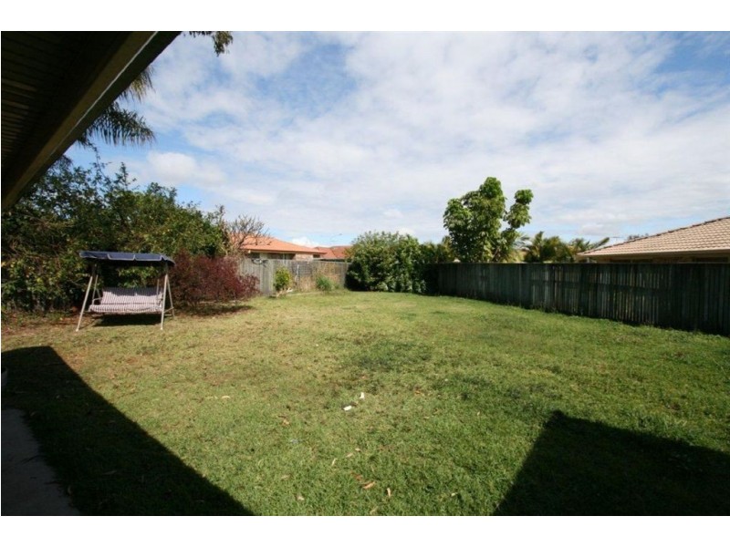 7 Tuna Court, Sandstone Point QLD 4511