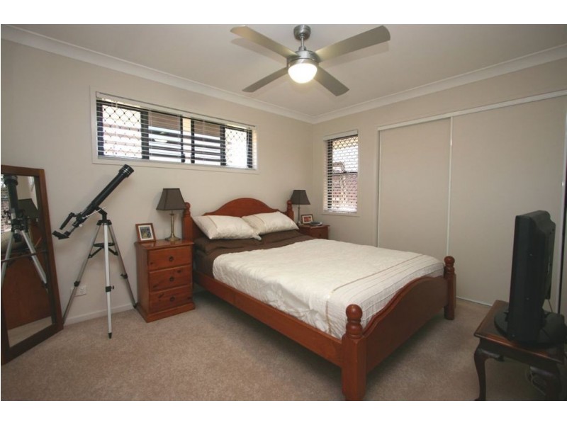 5 Seabreeze Ct, Sandstone Point QLD 4511