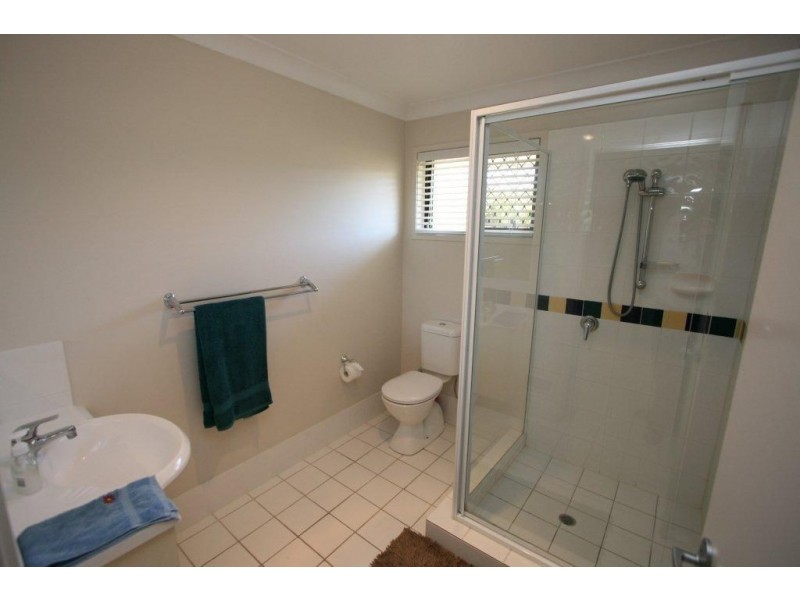 5 Seabreeze Ct, Sandstone Point QLD 4511