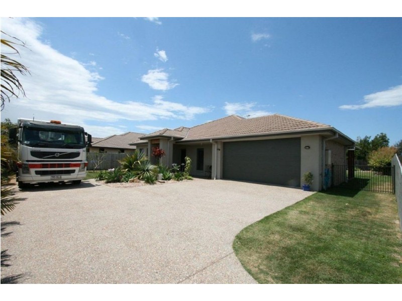 27 Dewdrop Place, Ningi QLD 4511