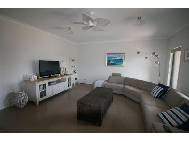 27 Dewdrop Place, Ningi QLD 4511