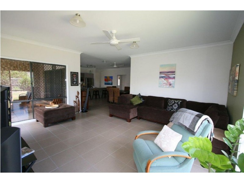 27 Dewdrop Place, Ningi QLD 4511