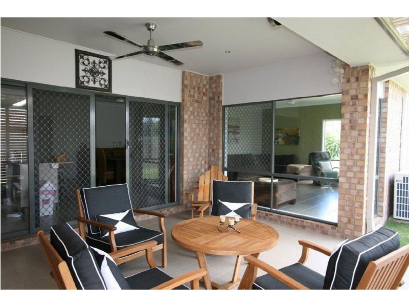 27 Dewdrop Place, Ningi QLD 4511