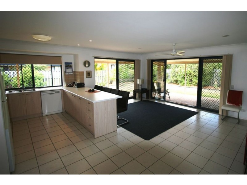 15 Myora Place, Sandstone Point QLD 4511