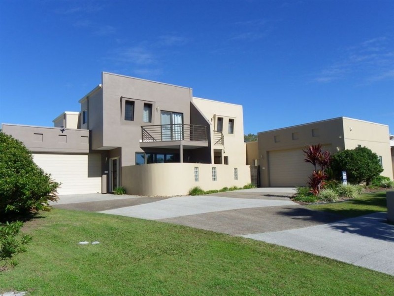 1/74 Marina Blvd, Banksia Beach QLD 4507