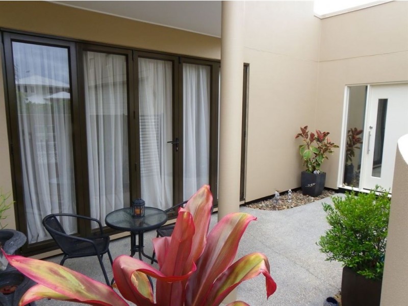 1/74 Marina Blvd, Banksia Beach QLD 4507
