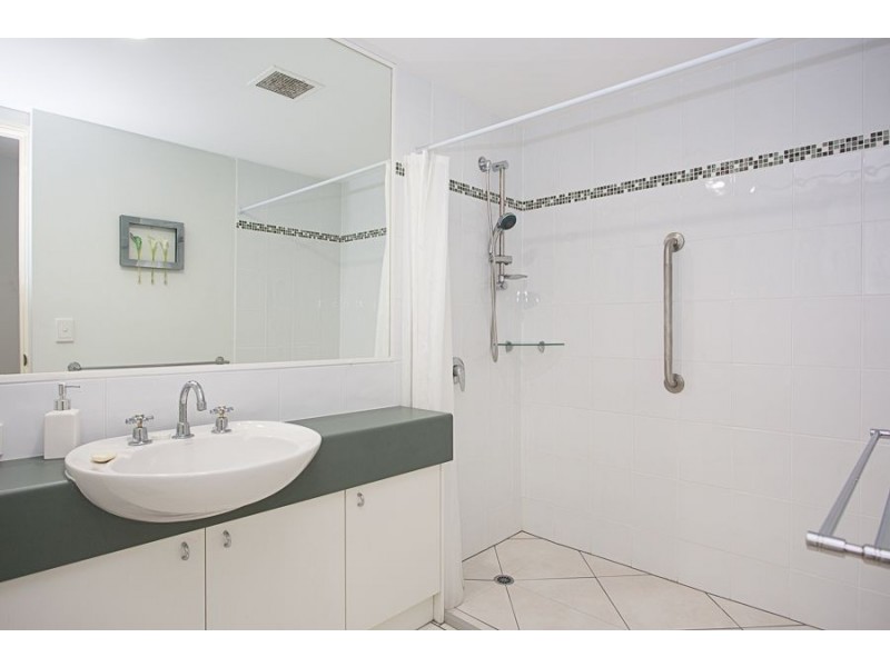 1/1-3 Links Court, Woorim QLD 4507