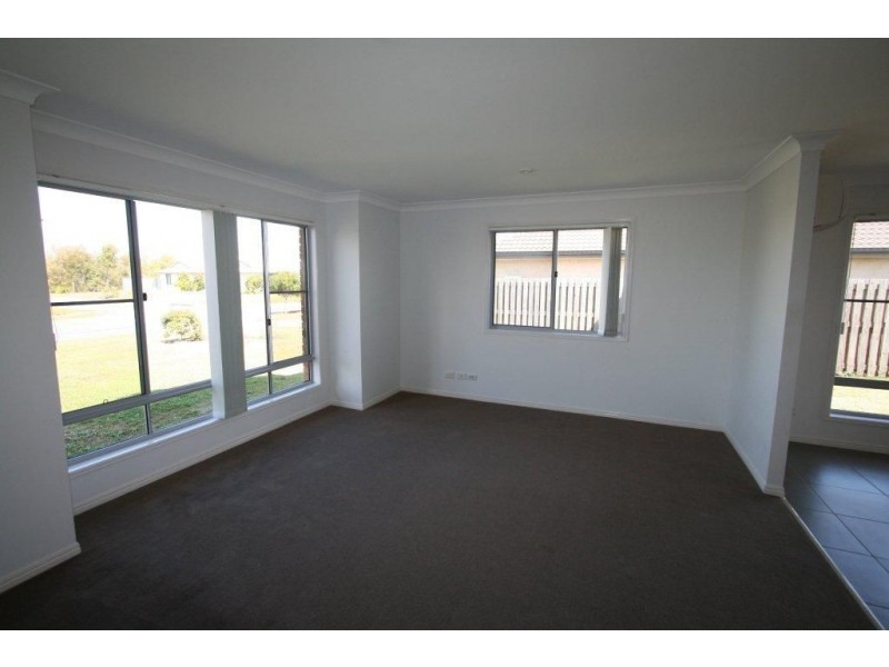 52 Sandheath Place, Ningi QLD 4511