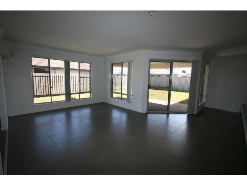 52 Sandheath Place, Ningi QLD 4511