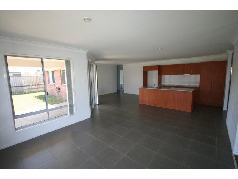 52 Sandheath Place, Ningi QLD 4511